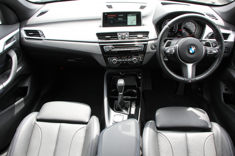 BMW X1 Xdrive18d Mｽﾎﾟｰﾂ ﾊｲﾗｲﾝ 変更後ﾓﾃﾞﾙ ﾋｰﾀｰ黒革 電動ｼｰﾄ LEDﾍｯﾄﾞﾗｲﾄ 追従ACC HUD 変更後ﾀｯﾁﾊﾟﾈﾙ対応HDDﾅﾋﾞ新ﾒｰﾀｰ Bluetooth接続 Pｱｼｽﾄ Bｶﾒﾗ ｺﾝﾌｫｰﾄP 電動ﾄﾗﾝｸ 衝突軽減ﾌﾞﾚｰｷ 車線逸脱警告 歩行者警告 2年保証