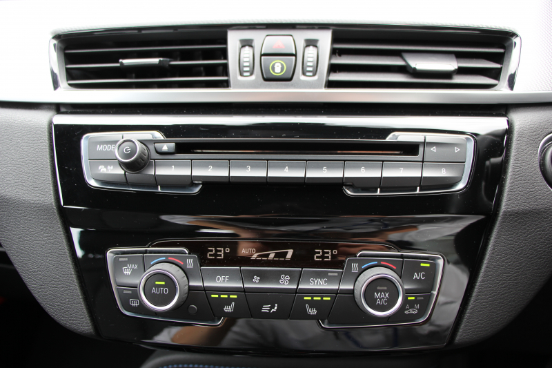 BMW X1 Xdrive18d Mｽﾎﾟｰﾂ ﾊｲﾗｲﾝ 変更後ﾓﾃﾞﾙ ﾋｰﾀｰ黒革 電動ｼｰﾄ LEDﾍｯﾄﾞﾗｲﾄ 追従ACC HUD 変更後ﾀｯﾁﾊﾟﾈﾙ対応HDDﾅﾋﾞ新ﾒｰﾀｰ Bluetooth接続 Pｱｼｽﾄ Bｶﾒﾗ ｺﾝﾌｫｰﾄP 電動ﾄﾗﾝｸ 衝突軽減ﾌﾞﾚｰｷ 車線逸脱警告 歩行者警告 2年保証