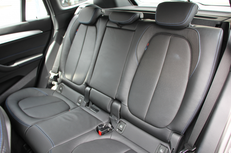 BMW X1 Xdrive18d Mｽﾎﾟｰﾂ ﾊｲﾗｲﾝ 変更後ﾓﾃﾞﾙ ﾋｰﾀｰ黒革 電動ｼｰﾄ LEDﾍｯﾄﾞﾗｲﾄ 追従ACC HUD 変更後ﾀｯﾁﾊﾟﾈﾙ対応HDDﾅﾋﾞ新ﾒｰﾀｰ Bluetooth接続 Pｱｼｽﾄ Bｶﾒﾗ ｺﾝﾌｫｰﾄP 電動ﾄﾗﾝｸ 衝突軽減ﾌﾞﾚｰｷ 車線逸脱警告 歩行者警告 2年保証