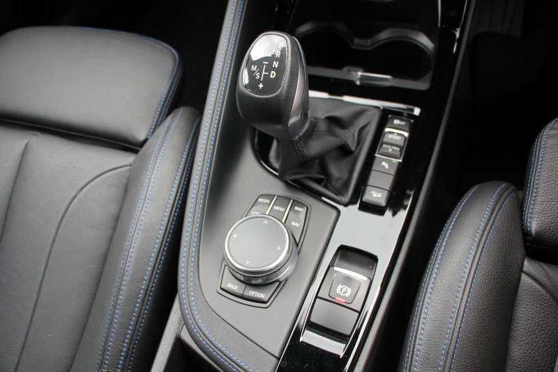 BMW X1 Xdrive18d Mｽﾎﾟｰﾂ ﾊｲﾗｲﾝ 変更後ﾓﾃﾞﾙ ﾋｰﾀｰ黒革 電動ｼｰﾄ LEDﾍｯﾄﾞﾗｲﾄ 追従ACC HUD 変更後ﾀｯﾁﾊﾟﾈﾙ対応HDDﾅﾋﾞ新ﾒｰﾀｰ Bluetooth接続 Pｱｼｽﾄ Bｶﾒﾗ ｺﾝﾌｫｰﾄP 電動ﾄﾗﾝｸ 衝突軽減ﾌﾞﾚｰｷ 車線逸脱警告 歩行者警告 2年保証