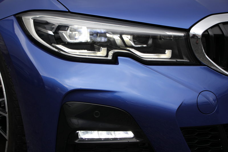 BMW 3シリーズ 320i Mｽﾎﾟｰﾂ ﾃﾞﾋﾞｭｰ&ｲﾉﾍﾞｰｼｮﾝ&ｺﾝﾌｫｰﾄP ﾋｰﾀｰ黒革 HUD ｼﾞｪｽﾁｬｰC ｵﾌﾟｼｮﾝ19AW 電動ﾄﾗﾝｸ Hifiｽﾋﾟｰｶｰ BMWﾗｲﾌﾞｺｯｸﾋﾟｯﾄ 置くだけ充電 LEDﾍｯﾄﾞﾗｲﾄ ｱﾝﾋﾞｴﾝﾄﾗｲﾄ 追従ACC ｽﾃｱﾘﾝｸﾞｻﾎﾟｰﾄ Applecarplay対応 ﾀｯﾁ画面ﾅﾋﾞ2年保証