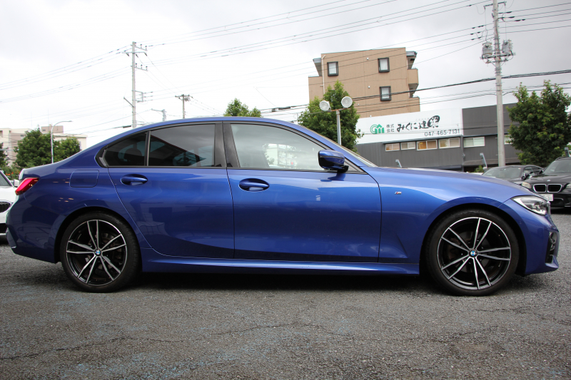 BMW 3シリーズ 320i Mｽﾎﾟｰﾂ ﾃﾞﾋﾞｭｰ&ｲﾉﾍﾞｰｼｮﾝ&ｺﾝﾌｫｰﾄP ﾋｰﾀｰ黒革 HUD ｼﾞｪｽﾁｬｰC ｵﾌﾟｼｮﾝ19AW 電動ﾄﾗﾝｸ Hifiｽﾋﾟｰｶｰ BMWﾗｲﾌﾞｺｯｸﾋﾟｯﾄ 置くだけ充電 LEDﾍｯﾄﾞﾗｲﾄ ｱﾝﾋﾞｴﾝﾄﾗｲﾄ 追従ACC ｽﾃｱﾘﾝｸﾞｻﾎﾟｰﾄ Applecarplay対応 ﾀｯﾁ画面ﾅﾋﾞ2年保証