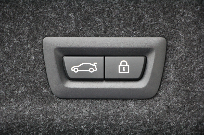 BMW 3シリーズ 320i Mｽﾎﾟｰﾂ ﾃﾞﾋﾞｭｰ&ｲﾉﾍﾞｰｼｮﾝ&ｺﾝﾌｫｰﾄP ﾋｰﾀｰ黒革 HUD ｼﾞｪｽﾁｬｰC ｵﾌﾟｼｮﾝ19AW 電動ﾄﾗﾝｸ Hifiｽﾋﾟｰｶｰ BMWﾗｲﾌﾞｺｯｸﾋﾟｯﾄ 置くだけ充電 LEDﾍｯﾄﾞﾗｲﾄ ｱﾝﾋﾞｴﾝﾄﾗｲﾄ 追従ACC ｽﾃｱﾘﾝｸﾞｻﾎﾟｰﾄ Applecarplay対応 ﾀｯﾁ画面ﾅﾋﾞ2年保証