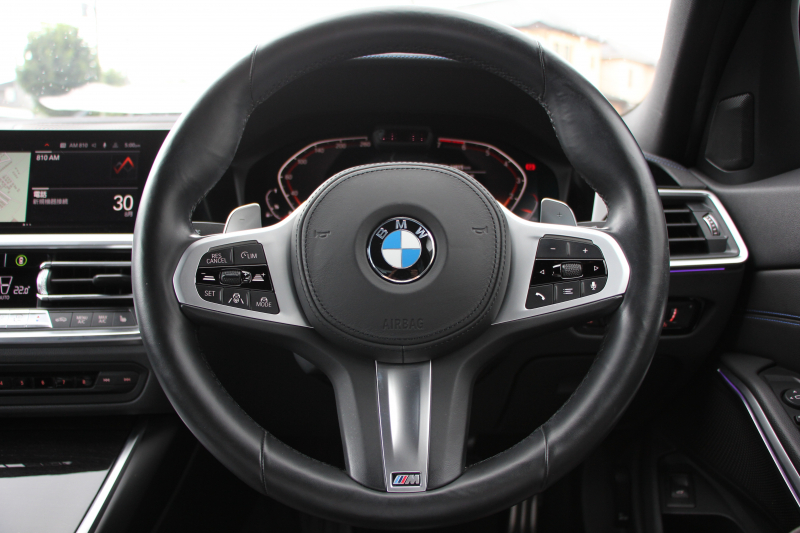 BMW 3シリーズ 320i Mｽﾎﾟｰﾂ ﾃﾞﾋﾞｭｰ&ｲﾉﾍﾞｰｼｮﾝ&ｺﾝﾌｫｰﾄP ﾋｰﾀｰ黒革 HUD ｼﾞｪｽﾁｬｰC ｵﾌﾟｼｮﾝ19AW 電動ﾄﾗﾝｸ Hifiｽﾋﾟｰｶｰ BMWﾗｲﾌﾞｺｯｸﾋﾟｯﾄ 置くだけ充電 LEDﾍｯﾄﾞﾗｲﾄ ｱﾝﾋﾞｴﾝﾄﾗｲﾄ 追従ACC ｽﾃｱﾘﾝｸﾞｻﾎﾟｰﾄ Applecarplay対応 ﾀｯﾁ画面ﾅﾋﾞ2年保証