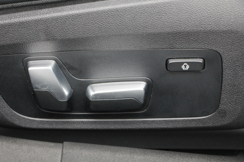 BMW 3シリーズ 320i Mｽﾎﾟｰﾂ ﾃﾞﾋﾞｭｰ&ｲﾉﾍﾞｰｼｮﾝ&ｺﾝﾌｫｰﾄP ﾋｰﾀｰ黒革 HUD ｼﾞｪｽﾁｬｰC ｵﾌﾟｼｮﾝ19AW 電動ﾄﾗﾝｸ Hifiｽﾋﾟｰｶｰ BMWﾗｲﾌﾞｺｯｸﾋﾟｯﾄ 置くだけ充電 LEDﾍｯﾄﾞﾗｲﾄ ｱﾝﾋﾞｴﾝﾄﾗｲﾄ 追従ACC ｽﾃｱﾘﾝｸﾞｻﾎﾟｰﾄ Applecarplay対応 ﾀｯﾁ画面ﾅﾋﾞ2年保証