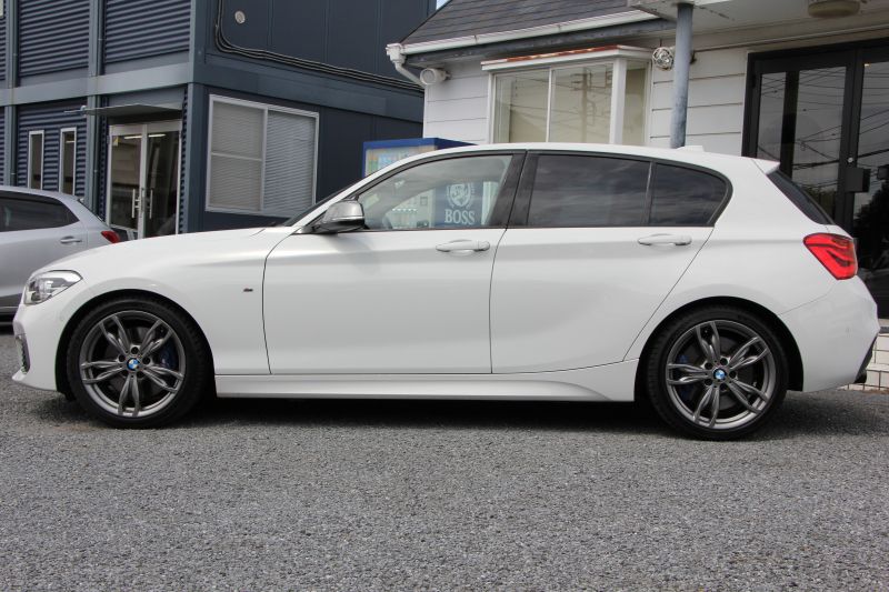 BMW 1シリーズ M135i 後期 ﾌｪｲｽﾘﾌﾄ後 直6ﾀｰﾎﾞ326馬力 ｱﾀﾞﾌﾟﾃｨﾌﾞMｻｽ LEDﾍｯﾄﾞﾗｲﾄ ﾌﾙｾｸﾞTV 衝突軽減ﾌﾞﾚｰｷ 車線逸脱警告 歩行者警告 ﾌﾞﾚｰｷ付ｸﾙｺﾝ Pｱｼｽﾄ Bｶﾒﾗ 専用18AW Mｽﾎﾟｰﾂﾌﾞﾚｰｷ HDDﾅﾋﾞBluetooth接続 電動ｼｰﾄ ﾐﾗｰETC 2年保証
