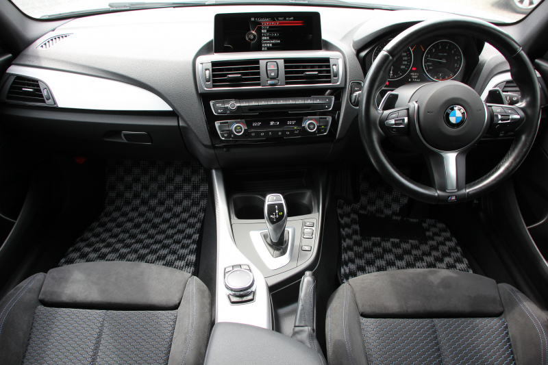 BMW 1シリーズ M135i 後期 ﾌｪｲｽﾘﾌﾄ後 直6ﾀｰﾎﾞ326馬力 ｱﾀﾞﾌﾟﾃｨﾌﾞMｻｽ LEDﾍｯﾄﾞﾗｲﾄ ﾌﾙｾｸﾞTV 衝突軽減ﾌﾞﾚｰｷ 車線逸脱警告 歩行者警告 ﾌﾞﾚｰｷ付ｸﾙｺﾝ Pｱｼｽﾄ Bｶﾒﾗ 専用18AW Mｽﾎﾟｰﾂﾌﾞﾚｰｷ HDDﾅﾋﾞBluetooth接続 電動ｼｰﾄ ﾐﾗｰETC 2年保証