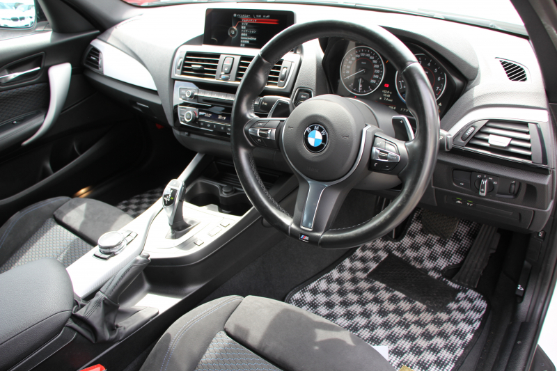 BMW 1シリーズ M135i 後期 ﾌｪｲｽﾘﾌﾄ後 直6ﾀｰﾎﾞ326馬力 ｱﾀﾞﾌﾟﾃｨﾌﾞMｻｽ LEDﾍｯﾄﾞﾗｲﾄ ﾌﾙｾｸﾞTV 衝突軽減ﾌﾞﾚｰｷ 車線逸脱警告 歩行者警告 ﾌﾞﾚｰｷ付ｸﾙｺﾝ Pｱｼｽﾄ Bｶﾒﾗ 専用18AW Mｽﾎﾟｰﾂﾌﾞﾚｰｷ HDDﾅﾋﾞBluetooth接続 電動ｼｰﾄ ﾐﾗｰETC 2年保証