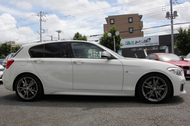 BMW 1シリーズ M135i 後期 ﾌｪｲｽﾘﾌﾄ後 直6ﾀｰﾎﾞ326馬力 ｱﾀﾞﾌﾟﾃｨﾌﾞMｻｽ LEDﾍｯﾄﾞﾗｲﾄ ﾌﾙｾｸﾞTV 衝突軽減ﾌﾞﾚｰｷ 車線逸脱警告 歩行者警告 ﾌﾞﾚｰｷ付ｸﾙｺﾝ Pｱｼｽﾄ Bｶﾒﾗ 専用18AW Mｽﾎﾟｰﾂﾌﾞﾚｰｷ HDDﾅﾋﾞBluetooth接続 電動ｼｰﾄ ﾐﾗｰETC 2年保証
