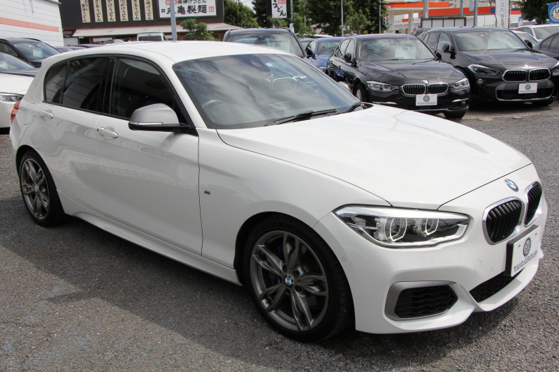 BMW 1シリーズ M135i 後期 ﾌｪｲｽﾘﾌﾄ後 直6ﾀｰﾎﾞ326馬力 ｱﾀﾞﾌﾟﾃｨﾌﾞMｻｽ LEDﾍｯﾄﾞﾗｲﾄ ﾌﾙｾｸﾞTV 衝突軽減ﾌﾞﾚｰｷ 車線逸脱警告 歩行者警告 ﾌﾞﾚｰｷ付ｸﾙｺﾝ Pｱｼｽﾄ Bｶﾒﾗ 専用18AW Mｽﾎﾟｰﾂﾌﾞﾚｰｷ HDDﾅﾋﾞBluetooth接続 電動ｼｰﾄ ﾐﾗｰETC 2年保証
