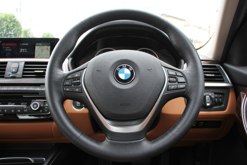 BMW 3シリーズ 320i ﾗｸﾞｼﾞｭｱﾘｰ 最終ﾓﾃﾞﾙ 8A新ｴﾝｼﾞﾝ 追従ACC ﾚｰﾝﾁｪﾝｼﾞ警告 LEDﾍｯﾄﾞﾗｲﾄ&ﾃｰﾙ ｺﾆｬｯｸﾚｻﾞｰ ｼｰﾄﾋｰﾀｰ 変更後ﾀｯﾁﾊﾟﾈﾙ対応ﾅﾋﾞ変更後ﾙｰﾑﾐﾗｰ Bluetooth接続 Bｶﾒﾗ 衝突軽減ﾌﾞﾚｰｷ 車線逸脱警告 歩行者警告 ｽﾏｰﾄｷｰ 2年保証