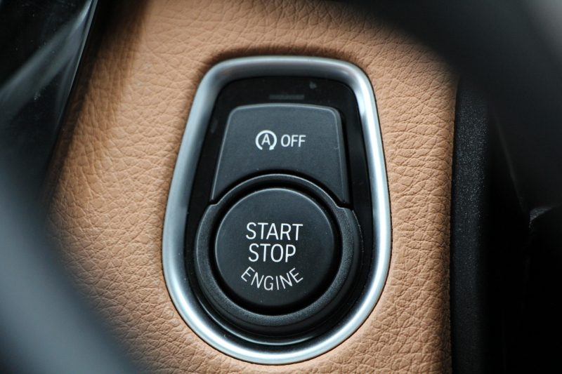 BMW 3シリーズ 320i ﾗｸﾞｼﾞｭｱﾘｰ 最終ﾓﾃﾞﾙ 8A新ｴﾝｼﾞﾝ 追従ACC ﾚｰﾝﾁｪﾝｼﾞ警告 LEDﾍｯﾄﾞﾗｲﾄ&ﾃｰﾙ ｺﾆｬｯｸﾚｻﾞｰ ｼｰﾄﾋｰﾀｰ 変更後ﾀｯﾁﾊﾟﾈﾙ対応ﾅﾋﾞ変更後ﾙｰﾑﾐﾗｰ Bluetooth接続 Bｶﾒﾗ 衝突軽減ﾌﾞﾚｰｷ 車線逸脱警告 歩行者警告 ｽﾏｰﾄｷｰ 2年保証