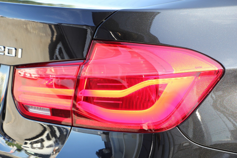 BMW 3シリーズ 320i ﾗｸﾞｼﾞｭｱﾘｰ 最終ﾓﾃﾞﾙ 8A新ｴﾝｼﾞﾝ 追従ACC ﾚｰﾝﾁｪﾝｼﾞ警告 LEDﾍｯﾄﾞﾗｲﾄ&ﾃｰﾙ ｺﾆｬｯｸﾚｻﾞｰ ｼｰﾄﾋｰﾀｰ 変更後ﾀｯﾁﾊﾟﾈﾙ対応ﾅﾋﾞ変更後ﾙｰﾑﾐﾗｰ Bluetooth接続 Bｶﾒﾗ 衝突軽減ﾌﾞﾚｰｷ 車線逸脱警告 歩行者警告 ｽﾏｰﾄｷｰ 2年保証