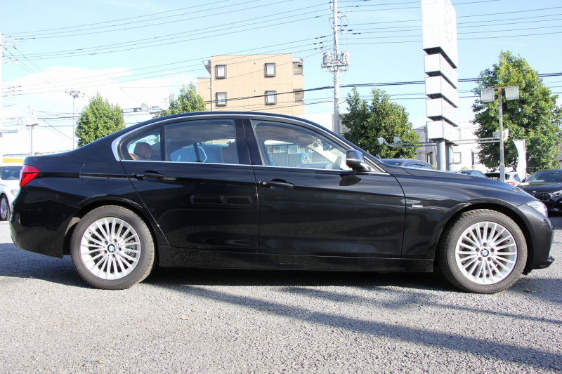 BMW 3シリーズ 320i ﾗｸﾞｼﾞｭｱﾘｰ 最終ﾓﾃﾞﾙ 8A新ｴﾝｼﾞﾝ 追従ACC ﾚｰﾝﾁｪﾝｼﾞ警告 LEDﾍｯﾄﾞﾗｲﾄ&ﾃｰﾙ ｺﾆｬｯｸﾚｻﾞｰ ｼｰﾄﾋｰﾀｰ 変更後ﾀｯﾁﾊﾟﾈﾙ対応ﾅﾋﾞ変更後ﾙｰﾑﾐﾗｰ Bluetooth接続 Bｶﾒﾗ 衝突軽減ﾌﾞﾚｰｷ 車線逸脱警告 歩行者警告 ｽﾏｰﾄｷｰ 2年保証