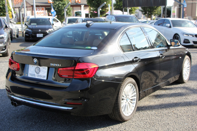 BMW 3シリーズ 320i ﾗｸﾞｼﾞｭｱﾘｰ 最終ﾓﾃﾞﾙ 8A新ｴﾝｼﾞﾝ 追従ACC ﾚｰﾝﾁｪﾝｼﾞ警告 LEDﾍｯﾄﾞﾗｲﾄ&ﾃｰﾙ ｺﾆｬｯｸﾚｻﾞｰ ｼｰﾄﾋｰﾀｰ 変更後ﾀｯﾁﾊﾟﾈﾙ対応ﾅﾋﾞ変更後ﾙｰﾑﾐﾗｰ Bluetooth接続 Bｶﾒﾗ 衝突軽減ﾌﾞﾚｰｷ 車線逸脱警告 歩行者警告 ｽﾏｰﾄｷｰ 2年保証