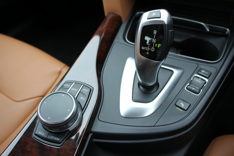 BMW 3シリーズ 320i ﾗｸﾞｼﾞｭｱﾘｰ 最終ﾓﾃﾞﾙ 8A新ｴﾝｼﾞﾝ 追従ACC ﾚｰﾝﾁｪﾝｼﾞ警告 LEDﾍｯﾄﾞﾗｲﾄ&ﾃｰﾙ ｺﾆｬｯｸﾚｻﾞｰ ｼｰﾄﾋｰﾀｰ 変更後ﾀｯﾁﾊﾟﾈﾙ対応ﾅﾋﾞ変更後ﾙｰﾑﾐﾗｰ Bluetooth接続 Bｶﾒﾗ 衝突軽減ﾌﾞﾚｰｷ 車線逸脱警告 歩行者警告 ｽﾏｰﾄｷｰ 2年保証