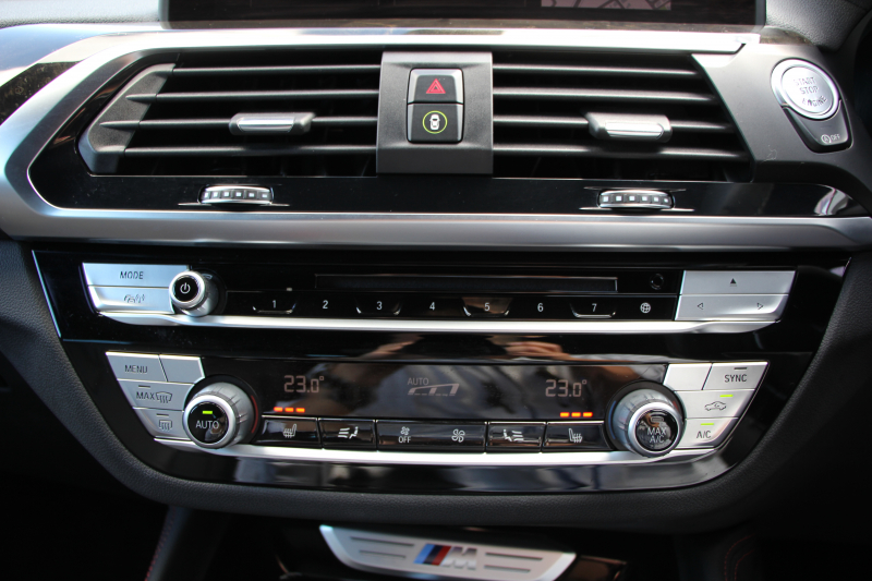 BMW X4 M40i 直6ﾀｰﾎﾞ360馬力 ﾊﾟﾉﾗﾏｻﾝﾙｰﾌ 全席ﾋｰﾀｰ黒革 ｱﾀﾞﾌﾟﾃｨﾌﾞMｻｽ 専用ﾃﾞﾌ 専用ﾌﾞﾚｰｷ 21AW LEDﾍｯﾄﾞﾗｲﾄ 追従ACC HUD ｽﾃｱﾘﾝｸﾞｻﾎﾟｰﾄ ﾀｯﾁ画面HDDﾅﾋﾞTV 360度ﾊﾟﾉﾗﾏｶﾒﾗ ｱｸﾃｨﾌﾞPDC緊急ﾌﾞﾚｰｷ Hifiｽﾋﾟｰｶｰ 置くだけ充電 2年保証