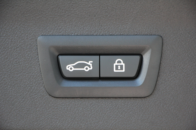 BMW X4 M40i 直6ﾀｰﾎﾞ360馬力 ﾊﾟﾉﾗﾏｻﾝﾙｰﾌ 全席ﾋｰﾀｰ黒革 ｱﾀﾞﾌﾟﾃｨﾌﾞMｻｽ 専用ﾃﾞﾌ 専用ﾌﾞﾚｰｷ 21AW LEDﾍｯﾄﾞﾗｲﾄ 追従ACC HUD ｽﾃｱﾘﾝｸﾞｻﾎﾟｰﾄ ﾀｯﾁ画面HDDﾅﾋﾞTV 360度ﾊﾟﾉﾗﾏｶﾒﾗ ｱｸﾃｨﾌﾞPDC緊急ﾌﾞﾚｰｷ Hifiｽﾋﾟｰｶｰ 置くだけ充電 2年保証