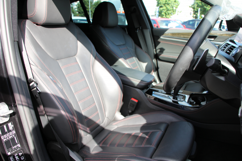 BMW X4 M40i 直6ﾀｰﾎﾞ360馬力 ﾊﾟﾉﾗﾏｻﾝﾙｰﾌ 全席ﾋｰﾀｰ黒革 ｱﾀﾞﾌﾟﾃｨﾌﾞMｻｽ 専用ﾃﾞﾌ 専用ﾌﾞﾚｰｷ 21AW LEDﾍｯﾄﾞﾗｲﾄ 追従ACC HUD ｽﾃｱﾘﾝｸﾞｻﾎﾟｰﾄ ﾀｯﾁ画面HDDﾅﾋﾞTV 360度ﾊﾟﾉﾗﾏｶﾒﾗ ｱｸﾃｨﾌﾞPDC緊急ﾌﾞﾚｰｷ Hifiｽﾋﾟｰｶｰ 置くだけ充電 2年保証