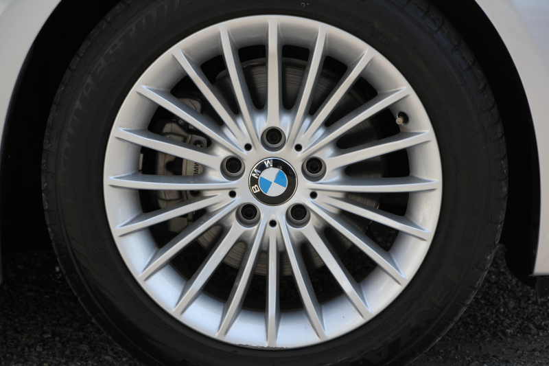 BMW 3シリーズ 320i ﾗｸﾞｼﾞｭｱﾘｰ 前期最終 追従ACC ﾋｰﾀｰ黒革 衝突軽減ﾌﾞﾚｰｷ 車線逸脱警告 歩行者警告 ﾌﾙｾｸﾞTV ﾀｯﾁﾊﾟｯﾄﾞ対応iﾄﾞﾗｲﾌﾞHDDﾅﾋﾞBｶﾒﾗ Bluetooth接続 ｽﾏｰﾄｷｰ ｷｾﾉﾝ ﾐﾗｰETC2.0 ECOPROﾓｰﾄﾞ8速AT 直噴ﾀｰﾎﾞｸﾛｰﾑﾗｲﾝｴｸｽﾃﾘｱ 2年保証