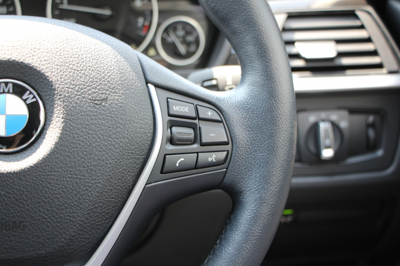 BMW 3シリーズ 320i ﾗｸﾞｼﾞｭｱﾘｰ 前期最終 追従ACC ﾋｰﾀｰ黒革 衝突軽減ﾌﾞﾚｰｷ 車線逸脱警告 歩行者警告 ﾌﾙｾｸﾞTV ﾀｯﾁﾊﾟｯﾄﾞ対応iﾄﾞﾗｲﾌﾞHDDﾅﾋﾞBｶﾒﾗ Bluetooth接続 ｽﾏｰﾄｷｰ ｷｾﾉﾝ ﾐﾗｰETC2.0 ECOPROﾓｰﾄﾞ8速AT 直噴ﾀｰﾎﾞｸﾛｰﾑﾗｲﾝｴｸｽﾃﾘｱ 2年保証