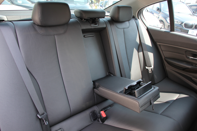 BMW 3シリーズ 320i ﾗｸﾞｼﾞｭｱﾘｰ 前期最終 追従ACC ﾋｰﾀｰ黒革 衝突軽減ﾌﾞﾚｰｷ 車線逸脱警告 歩行者警告 ﾌﾙｾｸﾞTV ﾀｯﾁﾊﾟｯﾄﾞ対応iﾄﾞﾗｲﾌﾞHDDﾅﾋﾞBｶﾒﾗ Bluetooth接続 ｽﾏｰﾄｷｰ ｷｾﾉﾝ ﾐﾗｰETC2.0 ECOPROﾓｰﾄﾞ8速AT 直噴ﾀｰﾎﾞｸﾛｰﾑﾗｲﾝｴｸｽﾃﾘｱ 2年保証