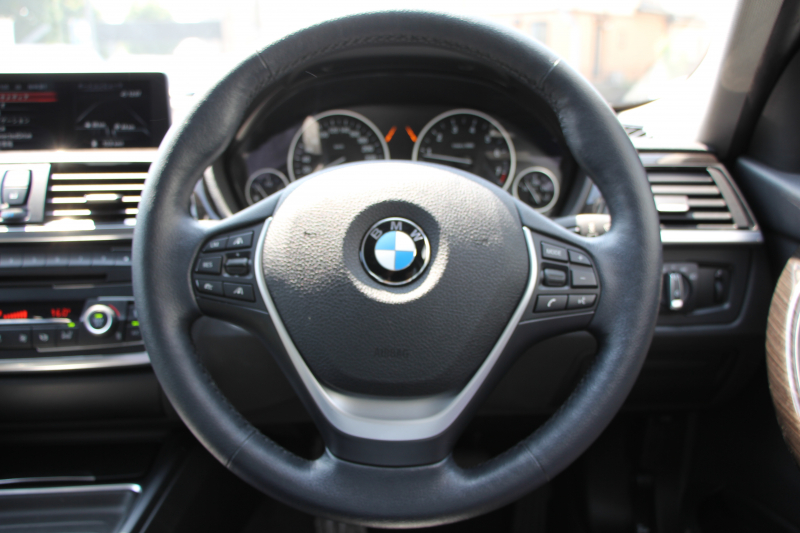 BMW 3シリーズ 320i ﾗｸﾞｼﾞｭｱﾘｰ 前期最終 追従ACC ﾋｰﾀｰ黒革 衝突軽減ﾌﾞﾚｰｷ 車線逸脱警告 歩行者警告 ﾌﾙｾｸﾞTV ﾀｯﾁﾊﾟｯﾄﾞ対応iﾄﾞﾗｲﾌﾞHDDﾅﾋﾞBｶﾒﾗ Bluetooth接続 ｽﾏｰﾄｷｰ ｷｾﾉﾝ ﾐﾗｰETC2.0 ECOPROﾓｰﾄﾞ8速AT 直噴ﾀｰﾎﾞｸﾛｰﾑﾗｲﾝｴｸｽﾃﾘｱ 2年保証