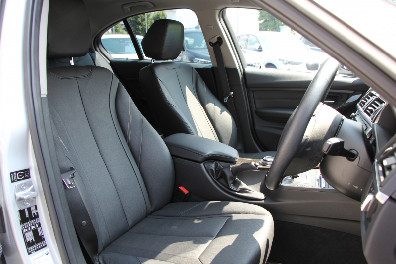 BMW 3シリーズ 320i ﾗｸﾞｼﾞｭｱﾘｰ 前期最終 追従ACC ﾋｰﾀｰ黒革 衝突軽減ﾌﾞﾚｰｷ 車線逸脱警告 歩行者警告 ﾌﾙｾｸﾞTV ﾀｯﾁﾊﾟｯﾄﾞ対応iﾄﾞﾗｲﾌﾞHDDﾅﾋﾞBｶﾒﾗ Bluetooth接続 ｽﾏｰﾄｷｰ ｷｾﾉﾝ ﾐﾗｰETC2.0 ECOPROﾓｰﾄﾞ8速AT 直噴ﾀｰﾎﾞｸﾛｰﾑﾗｲﾝｴｸｽﾃﾘｱ 2年保証