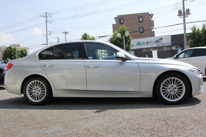 BMW 3シリーズ 320i ﾗｸﾞｼﾞｭｱﾘｰ 前期最終 追従ACC ﾋｰﾀｰ黒革 衝突軽減ﾌﾞﾚｰｷ 車線逸脱警告 歩行者警告 ﾌﾙｾｸﾞTV ﾀｯﾁﾊﾟｯﾄﾞ対応iﾄﾞﾗｲﾌﾞHDDﾅﾋﾞBｶﾒﾗ Bluetooth接続 ｽﾏｰﾄｷｰ ｷｾﾉﾝ ﾐﾗｰETC2.0 ECOPROﾓｰﾄﾞ8速AT 直噴ﾀｰﾎﾞｸﾛｰﾑﾗｲﾝｴｸｽﾃﾘｱ 2年保証