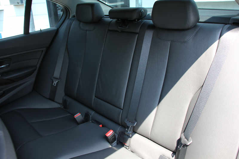 BMW 3シリーズ 320i ﾗｸﾞｼﾞｭｱﾘｰ 前期最終 追従ACC ﾋｰﾀｰ黒革 衝突軽減ﾌﾞﾚｰｷ 車線逸脱警告 歩行者警告 ﾌﾙｾｸﾞTV ﾀｯﾁﾊﾟｯﾄﾞ対応iﾄﾞﾗｲﾌﾞHDDﾅﾋﾞBｶﾒﾗ Bluetooth接続 ｽﾏｰﾄｷｰ ｷｾﾉﾝ ﾐﾗｰETC2.0 ECOPROﾓｰﾄﾞ8速AT 直噴ﾀｰﾎﾞｸﾛｰﾑﾗｲﾝｴｸｽﾃﾘｱ 2年保証