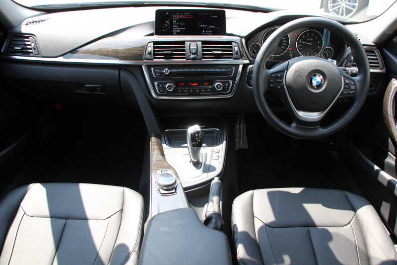 BMW 3シリーズ 320i ﾗｸﾞｼﾞｭｱﾘｰ 前期最終 追従ACC ﾋｰﾀｰ黒革 衝突軽減ﾌﾞﾚｰｷ 車線逸脱警告 歩行者警告 ﾌﾙｾｸﾞTV ﾀｯﾁﾊﾟｯﾄﾞ対応iﾄﾞﾗｲﾌﾞHDDﾅﾋﾞBｶﾒﾗ Bluetooth接続 ｽﾏｰﾄｷｰ ｷｾﾉﾝ ﾐﾗｰETC2.0 ECOPROﾓｰﾄﾞ8速AT 直噴ﾀｰﾎﾞｸﾛｰﾑﾗｲﾝｴｸｽﾃﾘｱ 2年保証