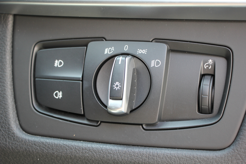 BMW 3シリーズ 320i ﾗｸﾞｼﾞｭｱﾘｰ 前期最終 追従ACC ﾋｰﾀｰ黒革 衝突軽減ﾌﾞﾚｰｷ 車線逸脱警告 歩行者警告 ﾌﾙｾｸﾞTV ﾀｯﾁﾊﾟｯﾄﾞ対応iﾄﾞﾗｲﾌﾞHDDﾅﾋﾞBｶﾒﾗ Bluetooth接続 ｽﾏｰﾄｷｰ ｷｾﾉﾝ ﾐﾗｰETC2.0 ECOPROﾓｰﾄﾞ8速AT 直噴ﾀｰﾎﾞｸﾛｰﾑﾗｲﾝｴｸｽﾃﾘｱ 2年保証