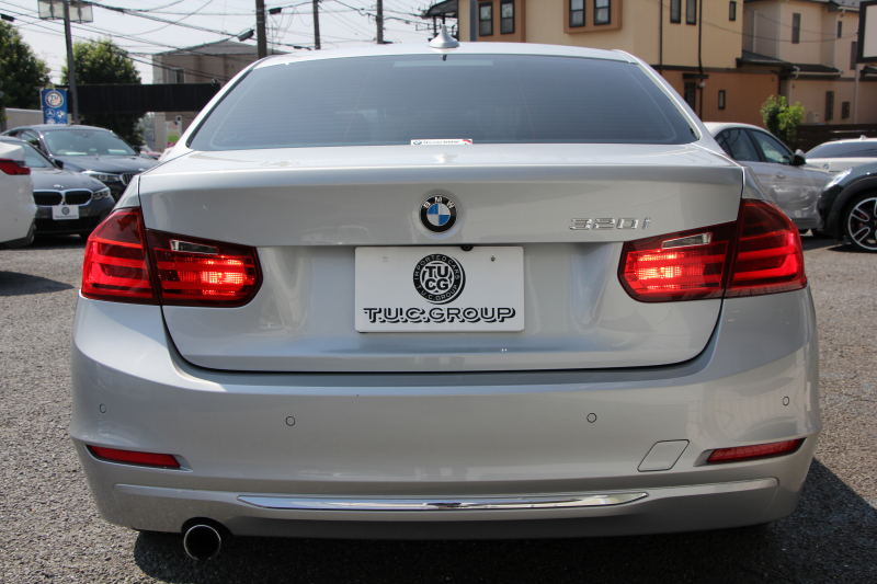 BMW 3シリーズ 320i ﾗｸﾞｼﾞｭｱﾘｰ 前期最終 追従ACC ﾋｰﾀｰ黒革 衝突軽減ﾌﾞﾚｰｷ 車線逸脱警告 歩行者警告 ﾌﾙｾｸﾞTV ﾀｯﾁﾊﾟｯﾄﾞ対応iﾄﾞﾗｲﾌﾞHDDﾅﾋﾞBｶﾒﾗ Bluetooth接続 ｽﾏｰﾄｷｰ ｷｾﾉﾝ ﾐﾗｰETC2.0 ECOPROﾓｰﾄﾞ8速AT 直噴ﾀｰﾎﾞｸﾛｰﾑﾗｲﾝｴｸｽﾃﾘｱ 2年保証