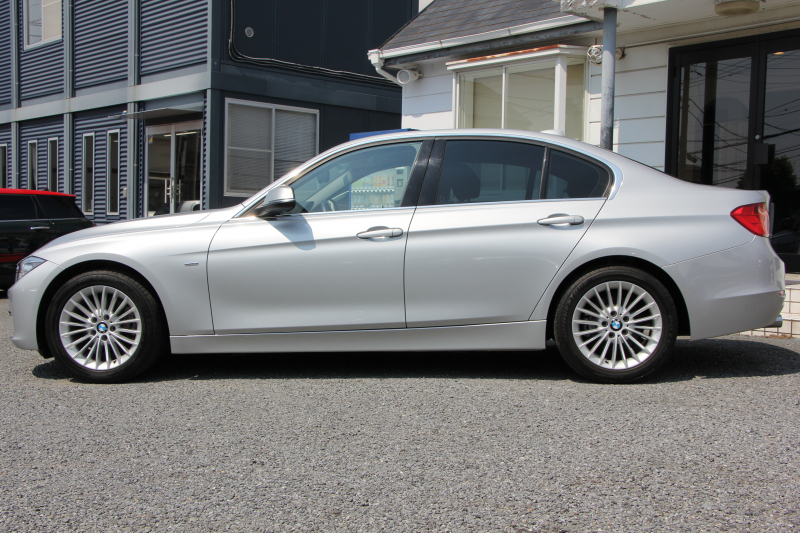 BMW 3シリーズ 320i ﾗｸﾞｼﾞｭｱﾘｰ 前期最終 追従ACC ﾋｰﾀｰ黒革 衝突軽減ﾌﾞﾚｰｷ 車線逸脱警告 歩行者警告 ﾌﾙｾｸﾞTV ﾀｯﾁﾊﾟｯﾄﾞ対応iﾄﾞﾗｲﾌﾞHDDﾅﾋﾞBｶﾒﾗ Bluetooth接続 ｽﾏｰﾄｷｰ ｷｾﾉﾝ ﾐﾗｰETC2.0 ECOPROﾓｰﾄﾞ8速AT 直噴ﾀｰﾎﾞｸﾛｰﾑﾗｲﾝｴｸｽﾃﾘｱ 2年保証