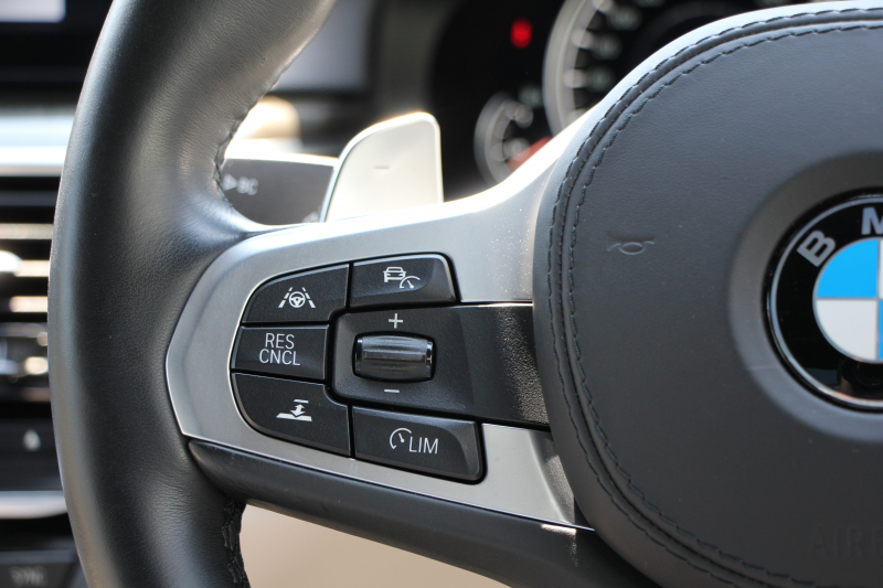 BMW 5シリーズ 530i Mｽﾎﾟｰﾂ ｲﾉﾍﾞｰｼｮﾝP 低走行4500km 高出力252馬力 ｻﾝﾙｰﾌ 全ﾋｰﾀｰ本革 HUD ﾜｲﾔﾚｽ充電 ｼﾞｪｽﾁｬｰC ﾃﾞｨｽﾌﾟﾚｲｷｰ 追従ACC ｽﾃｱﾘﾝｸﾞｻﾎﾟｰﾄ ﾀｯﾁ画面HDDﾅﾋﾞTV 360度ｶﾒﾗ 電動ﾄﾗﾝｸ LEDﾍｯﾄﾞﾗｲﾄ 2年保証