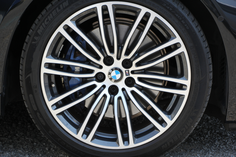 BMW 5シリーズ 530i Mｽﾎﾟｰﾂ ｲﾉﾍﾞｰｼｮﾝP 低走行4500km 高出力252馬力 ｻﾝﾙｰﾌ 全ﾋｰﾀｰ本革 HUD ﾜｲﾔﾚｽ充電 ｼﾞｪｽﾁｬｰC ﾃﾞｨｽﾌﾟﾚｲｷｰ 追従ACC ｽﾃｱﾘﾝｸﾞｻﾎﾟｰﾄ ﾀｯﾁ画面HDDﾅﾋﾞTV 360度ｶﾒﾗ 電動ﾄﾗﾝｸ LEDﾍｯﾄﾞﾗｲﾄ 2年保証