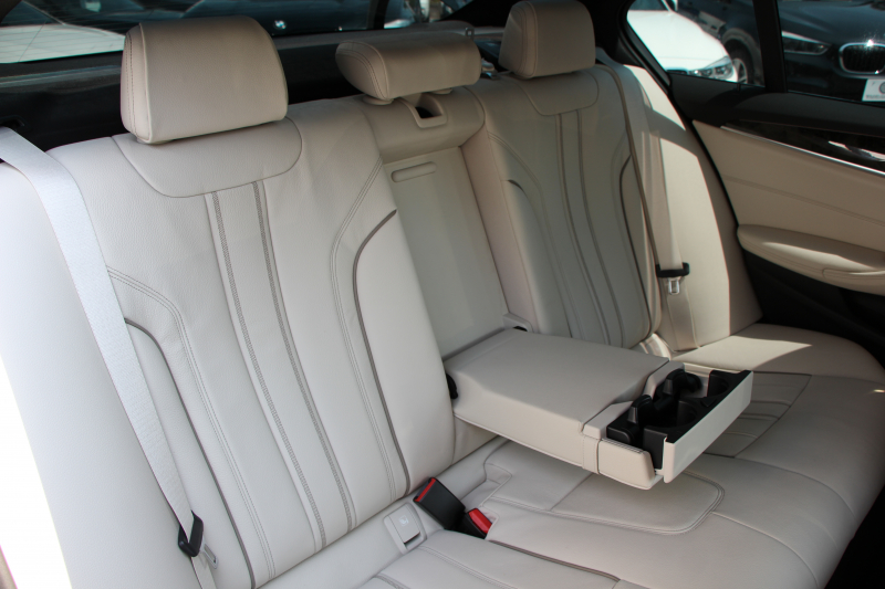 BMW 5シリーズ 530i Mｽﾎﾟｰﾂ ｲﾉﾍﾞｰｼｮﾝP 低走行4500km 高出力252馬力 ｻﾝﾙｰﾌ 全ﾋｰﾀｰ本革 HUD ﾜｲﾔﾚｽ充電 ｼﾞｪｽﾁｬｰC ﾃﾞｨｽﾌﾟﾚｲｷｰ 追従ACC ｽﾃｱﾘﾝｸﾞｻﾎﾟｰﾄ ﾀｯﾁ画面HDDﾅﾋﾞTV 360度ｶﾒﾗ 電動ﾄﾗﾝｸ LEDﾍｯﾄﾞﾗｲﾄ 2年保証