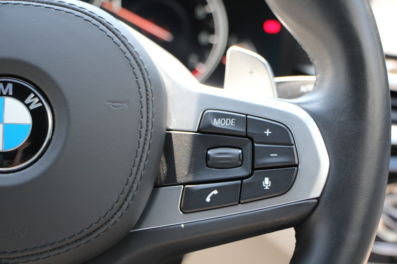 BMW 5シリーズ 530i Mｽﾎﾟｰﾂ ｲﾉﾍﾞｰｼｮﾝP 低走行4500km 高出力252馬力 ｻﾝﾙｰﾌ 全ﾋｰﾀｰ本革 HUD ﾜｲﾔﾚｽ充電 ｼﾞｪｽﾁｬｰC ﾃﾞｨｽﾌﾟﾚｲｷｰ 追従ACC ｽﾃｱﾘﾝｸﾞｻﾎﾟｰﾄ ﾀｯﾁ画面HDDﾅﾋﾞTV 360度ｶﾒﾗ 電動ﾄﾗﾝｸ LEDﾍｯﾄﾞﾗｲﾄ 2年保証