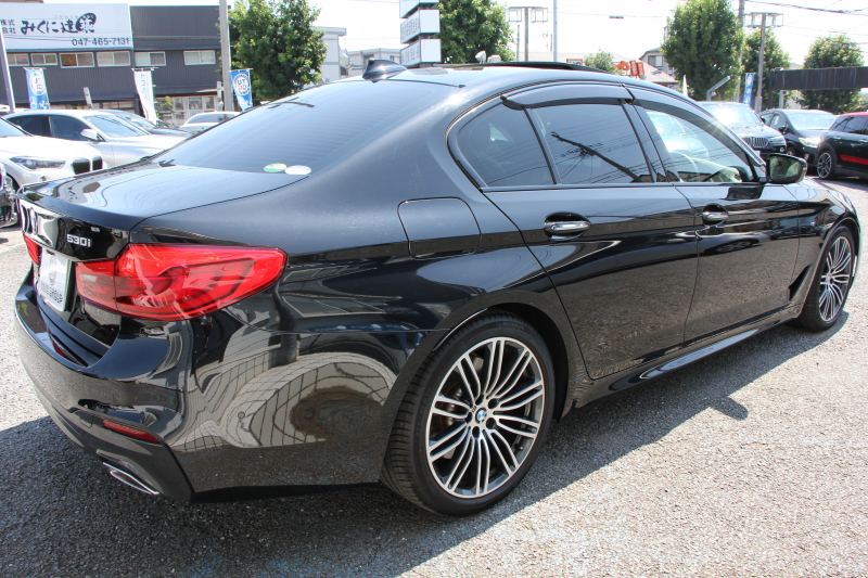 BMW 5シリーズ 530i Mｽﾎﾟｰﾂ ｲﾉﾍﾞｰｼｮﾝP 低走行4500km 高出力252馬力 ｻﾝﾙｰﾌ 全ﾋｰﾀｰ本革 HUD ﾜｲﾔﾚｽ充電 ｼﾞｪｽﾁｬｰC ﾃﾞｨｽﾌﾟﾚｲｷｰ 追従ACC ｽﾃｱﾘﾝｸﾞｻﾎﾟｰﾄ ﾀｯﾁ画面HDDﾅﾋﾞTV 360度ｶﾒﾗ 電動ﾄﾗﾝｸ LEDﾍｯﾄﾞﾗｲﾄ 2年保証