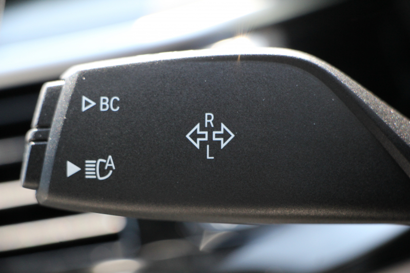 BMW 5シリーズ 530i Mｽﾎﾟｰﾂ ｲﾉﾍﾞｰｼｮﾝP 低走行4500km 高出力252馬力 ｻﾝﾙｰﾌ 全ﾋｰﾀｰ本革 HUD ﾜｲﾔﾚｽ充電 ｼﾞｪｽﾁｬｰC ﾃﾞｨｽﾌﾟﾚｲｷｰ 追従ACC ｽﾃｱﾘﾝｸﾞｻﾎﾟｰﾄ ﾀｯﾁ画面HDDﾅﾋﾞTV 360度ｶﾒﾗ 電動ﾄﾗﾝｸ LEDﾍｯﾄﾞﾗｲﾄ 2年保証