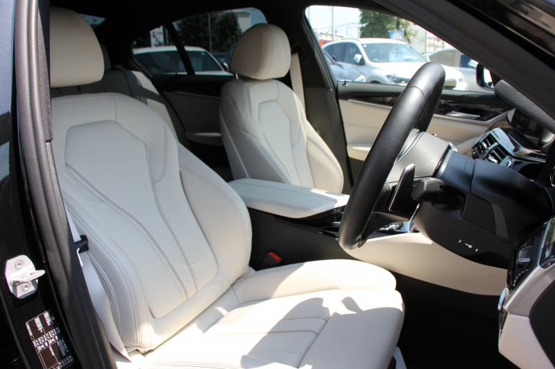 BMW 5シリーズ 530i Mｽﾎﾟｰﾂ ｲﾉﾍﾞｰｼｮﾝP 低走行4500km 高出力252馬力 ｻﾝﾙｰﾌ 全ﾋｰﾀｰ本革 HUD ﾜｲﾔﾚｽ充電 ｼﾞｪｽﾁｬｰC ﾃﾞｨｽﾌﾟﾚｲｷｰ 追従ACC ｽﾃｱﾘﾝｸﾞｻﾎﾟｰﾄ ﾀｯﾁ画面HDDﾅﾋﾞTV 360度ｶﾒﾗ 電動ﾄﾗﾝｸ LEDﾍｯﾄﾞﾗｲﾄ 2年保証