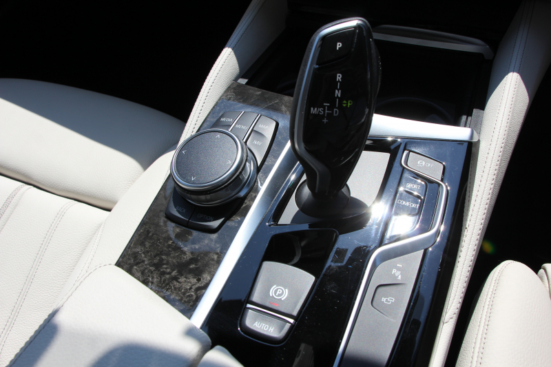 BMW 5シリーズ 530i Mｽﾎﾟｰﾂ ｲﾉﾍﾞｰｼｮﾝP 低走行4500km 高出力252馬力 ｻﾝﾙｰﾌ 全ﾋｰﾀｰ本革 HUD ﾜｲﾔﾚｽ充電 ｼﾞｪｽﾁｬｰC ﾃﾞｨｽﾌﾟﾚｲｷｰ 追従ACC ｽﾃｱﾘﾝｸﾞｻﾎﾟｰﾄ ﾀｯﾁ画面HDDﾅﾋﾞTV 360度ｶﾒﾗ 電動ﾄﾗﾝｸ LEDﾍｯﾄﾞﾗｲﾄ 2年保証