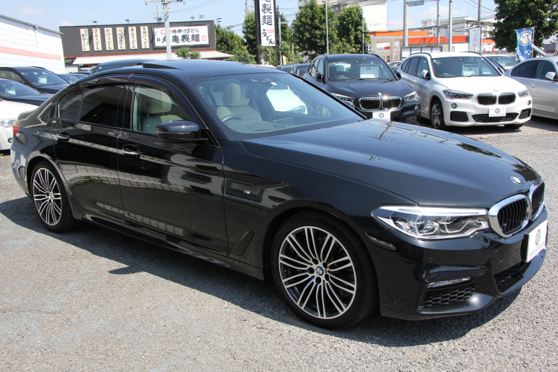 BMW 5シリーズ 530i Mｽﾎﾟｰﾂ ｲﾉﾍﾞｰｼｮﾝP 低走行4500km 高出力252馬力 ｻﾝﾙｰﾌ 全ﾋｰﾀｰ本革 HUD ﾜｲﾔﾚｽ充電 ｼﾞｪｽﾁｬｰC ﾃﾞｨｽﾌﾟﾚｲｷｰ 追従ACC ｽﾃｱﾘﾝｸﾞｻﾎﾟｰﾄ ﾀｯﾁ画面HDDﾅﾋﾞTV 360度ｶﾒﾗ 電動ﾄﾗﾝｸ LEDﾍｯﾄﾞﾗｲﾄ 2年保証