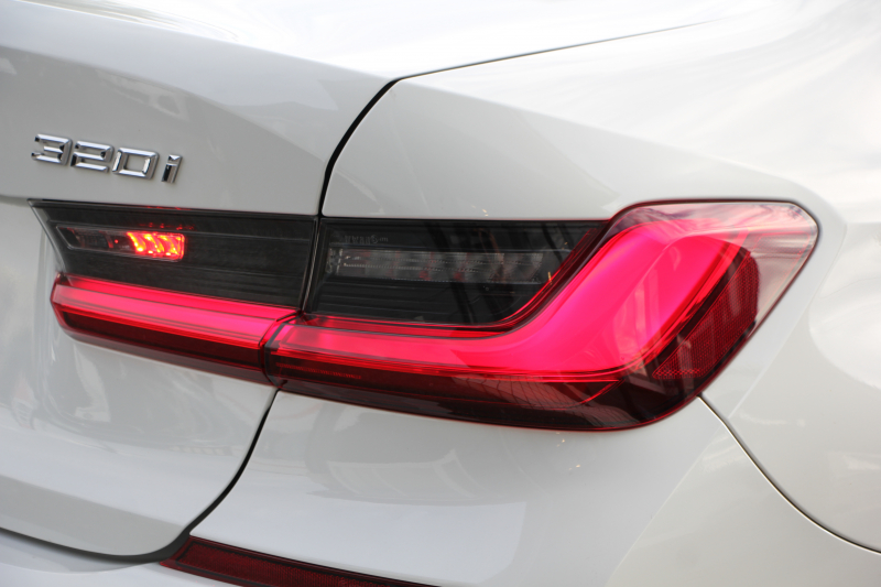 BMW 3シリーズ 320i Mｽﾎﾟｰﾂ ﾃﾞﾋﾞｭｰ&ｺﾝﾌｫｰﾄP 1ｵｰﾅ ﾋｰﾀｰ黒革 19AW Pｱｼｽﾄﾌﾟﾗｽ 360度ｶﾒﾗ ﾌﾙｾｸﾞTV BMWﾗｲﾌﾞｺｯｸﾋﾟｯﾄﾞﾀｯﾁﾊﾟﾈﾙ対応ﾅﾋﾞApplecarplay対応 電動ﾄﾗﾝｸ LEDﾍｯﾄﾞﾗｲﾄ LEDﾌｫｸﾞPｱｼｽﾄ 後退ｱｼｽﾄ Dｱｼｽﾄﾌﾟﾛ 追従ACC ｽﾃｱｻﾎﾟｰﾄ 2年保証