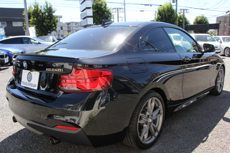 BMW 2シリーズ M240i ｸｰﾍﾟ後期 ﾌｪｲｽﾘﾌﾄ後 ﾋｰﾀｰ赤革 直6ﾀｰﾎﾞ340馬力 B58新ｴﾝｼﾞﾝ ｱﾀﾞﾌﾟﾃｨﾌﾞMｻｽ 追従ACC LEDﾍｯﾄﾞﾗｲﾄ&ﾃｰﾙ ﾀｯﾁ画面HDDﾅﾋﾞPｱｼｽﾄ 衝突軽減ﾌﾞﾚｰｷ 車線逸脱警告 歩行者警告 ﾊﾟﾄﾞﾙｼﾌﾄ ｽﾏｰﾄｷｰ 専用18AW&ﾌﾞﾚｰｷ 2年保証