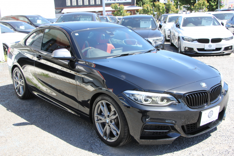 BMW 2シリーズ M240i ｸｰﾍﾟ後期 ﾌｪｲｽﾘﾌﾄ後 ﾋｰﾀｰ赤革 直6ﾀｰﾎﾞ340馬力 B58新ｴﾝｼﾞﾝ ｱﾀﾞﾌﾟﾃｨﾌﾞMｻｽ 追従ACC LEDﾍｯﾄﾞﾗｲﾄ&ﾃｰﾙ ﾀｯﾁ画面HDDﾅﾋﾞPｱｼｽﾄ 衝突軽減ﾌﾞﾚｰｷ 車線逸脱警告 歩行者警告 ﾊﾟﾄﾞﾙｼﾌﾄ ｽﾏｰﾄｷｰ 専用18AW&ﾌﾞﾚｰｷ 2年保証