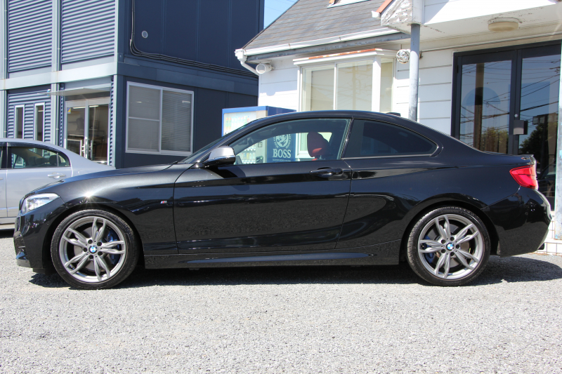 BMW 2シリーズ M240i ｸｰﾍﾟ後期 ﾌｪｲｽﾘﾌﾄ後 ﾋｰﾀｰ赤革 直6ﾀｰﾎﾞ340馬力 B58新ｴﾝｼﾞﾝ ｱﾀﾞﾌﾟﾃｨﾌﾞMｻｽ 追従ACC LEDﾍｯﾄﾞﾗｲﾄ&ﾃｰﾙ ﾀｯﾁ画面HDDﾅﾋﾞPｱｼｽﾄ 衝突軽減ﾌﾞﾚｰｷ 車線逸脱警告 歩行者警告 ﾊﾟﾄﾞﾙｼﾌﾄ ｽﾏｰﾄｷｰ 専用18AW&ﾌﾞﾚｰｷ 2年保証