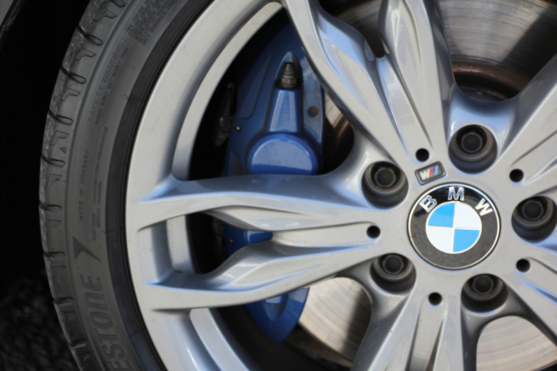 BMW 2シリーズ M240i ｸｰﾍﾟ後期 ﾌｪｲｽﾘﾌﾄ後 ﾋｰﾀｰ赤革 直6ﾀｰﾎﾞ340馬力 B58新ｴﾝｼﾞﾝ ｱﾀﾞﾌﾟﾃｨﾌﾞMｻｽ 追従ACC LEDﾍｯﾄﾞﾗｲﾄ&ﾃｰﾙ ﾀｯﾁ画面HDDﾅﾋﾞPｱｼｽﾄ 衝突軽減ﾌﾞﾚｰｷ 車線逸脱警告 歩行者警告 ﾊﾟﾄﾞﾙｼﾌﾄ ｽﾏｰﾄｷｰ 専用18AW&ﾌﾞﾚｰｷ 2年保証