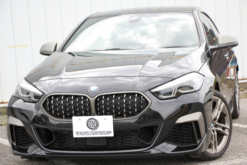 BMW 2シリーズ M235i Xdrive ｸﾞﾗﾝｸｰﾍﾟｾﾚｸﾄP 1ｵﾅ 新車保証 306馬力 4WD ｱﾀﾞﾌﾟﾃｨﾌﾞMｻｽ Mｽﾎﾟｰﾂｼｰﾄ Hi-fiｽﾋﾟｰｶｰ Mｽﾎﾟｰﾂﾌﾞﾚｰｷ 追従ACC 後退ｱｼｽﾄ LEDﾍｯﾄﾞﾗｲﾄ ｵｰﾄﾊｲﾋﾞｰﾑ 専用18AW Applecarplay対応 HDDﾅﾋﾞPｱｼｽﾄ BMWﾗｲﾌﾞｺｯｸﾋﾟｯﾄ