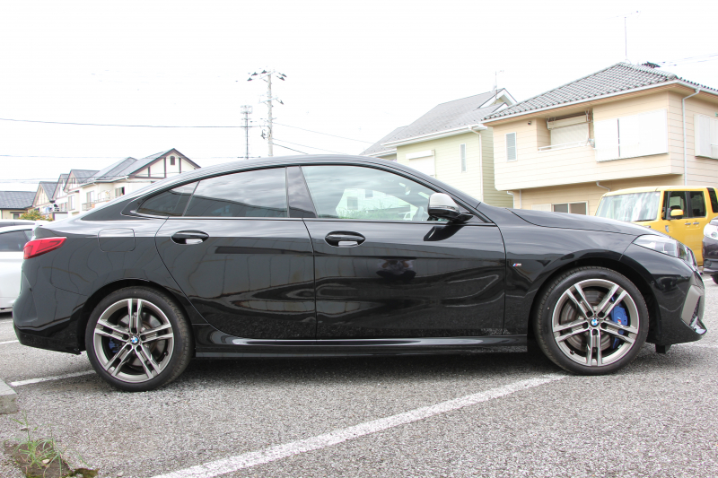 BMW 2シリーズ M235i Xdrive ｸﾞﾗﾝｸｰﾍﾟｾﾚｸﾄP 1ｵﾅ 新車保証 306馬力 4WD ｱﾀﾞﾌﾟﾃｨﾌﾞMｻｽ Mｽﾎﾟｰﾂｼｰﾄ Hi-fiｽﾋﾟｰｶｰ Mｽﾎﾟｰﾂﾌﾞﾚｰｷ 追従ACC 後退ｱｼｽﾄ LEDﾍｯﾄﾞﾗｲﾄ ｵｰﾄﾊｲﾋﾞｰﾑ 専用18AW Applecarplay対応 HDDﾅﾋﾞPｱｼｽﾄ BMWﾗｲﾌﾞｺｯｸﾋﾟｯﾄ